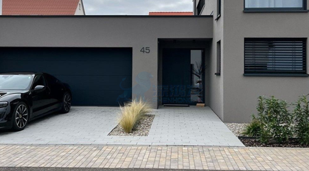 別墅車庫(kù)門案例